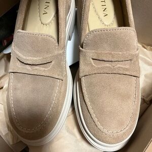 Zoe chunky loafers size 7 Taupe brand new Patina line of Portland leather Goods.